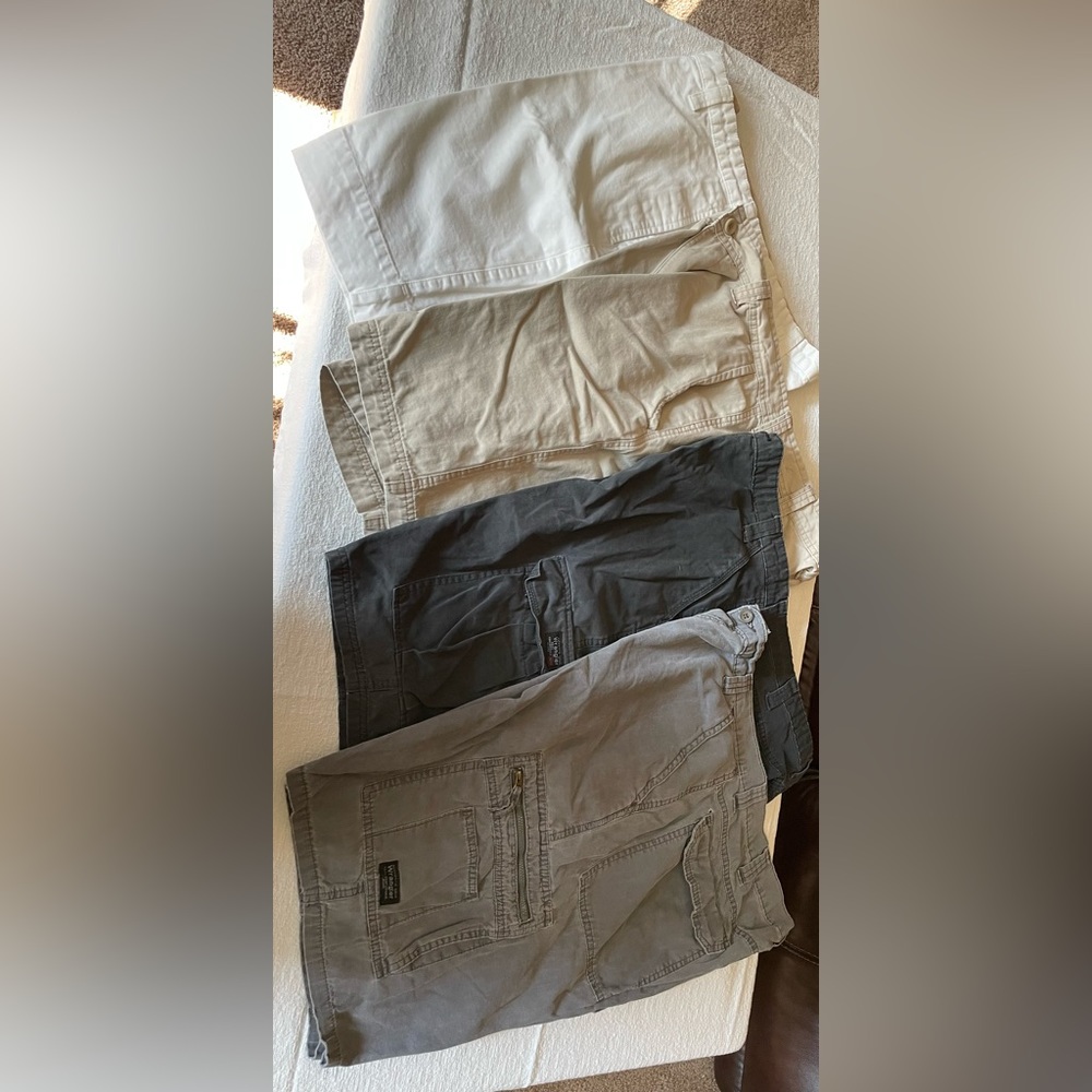Saint John’s Bay and Wrangler—size 38

All 4 pairs for $50